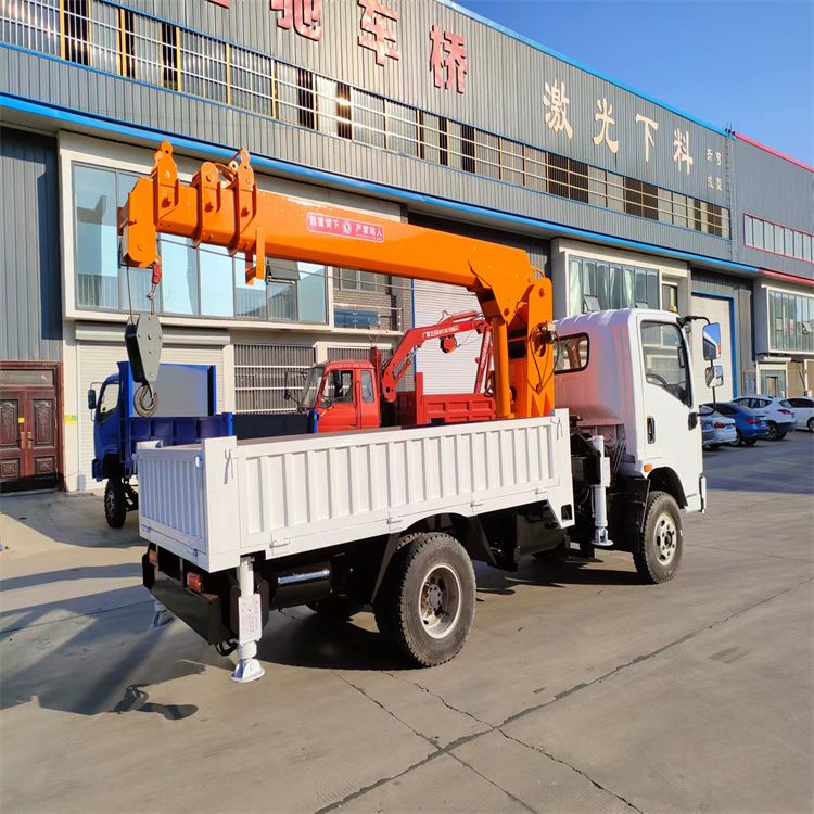 临潼区三轮随车吊定制 农用改装机自备吊中瑞长期出售